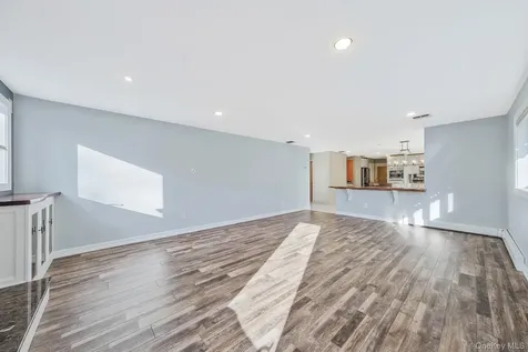 10 Cori Lane Bohemia NY 11716