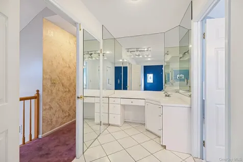 10 Cori Lane Bohemia NY 11716