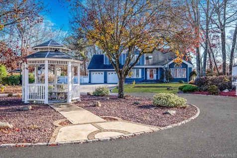 10 Cori Lane Bohemia NY 11716