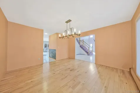 10 Cori Lane Bohemia NY 11716