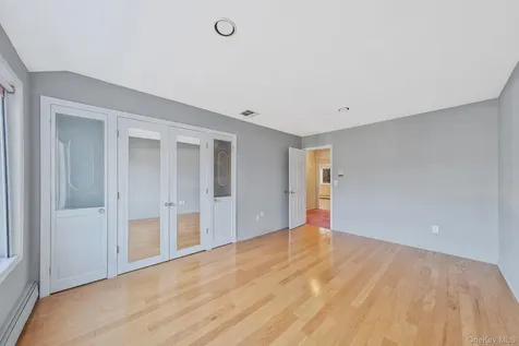 10 Cori Lane Bohemia NY 11716