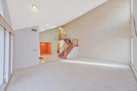 10 Cori Lane Bohemia NY 11716