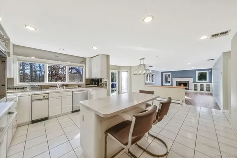 10 Cori Lane Bohemia NY 11716