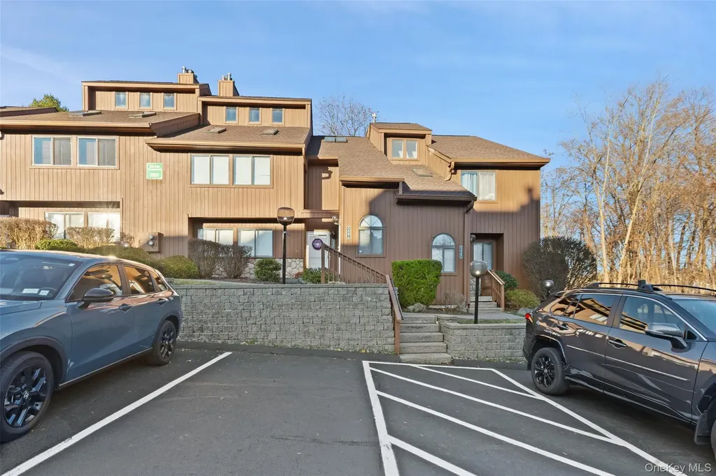 227 Panorama Court Poughkeepsie NY 12603