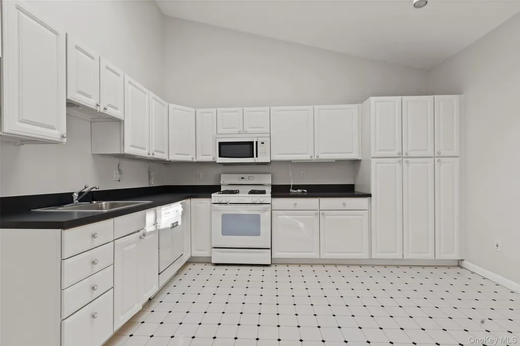 227 Panorama Court Poughkeepsie NY 12603