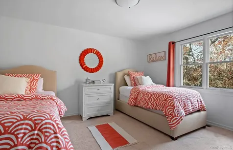 16 Georgica Woods Lane Wainscott NY 11975
