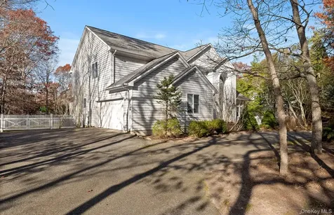 16 Georgica Woods Lane Wainscott NY 11975