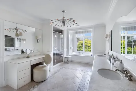 77 Jericho Road East Hampton NY 11937