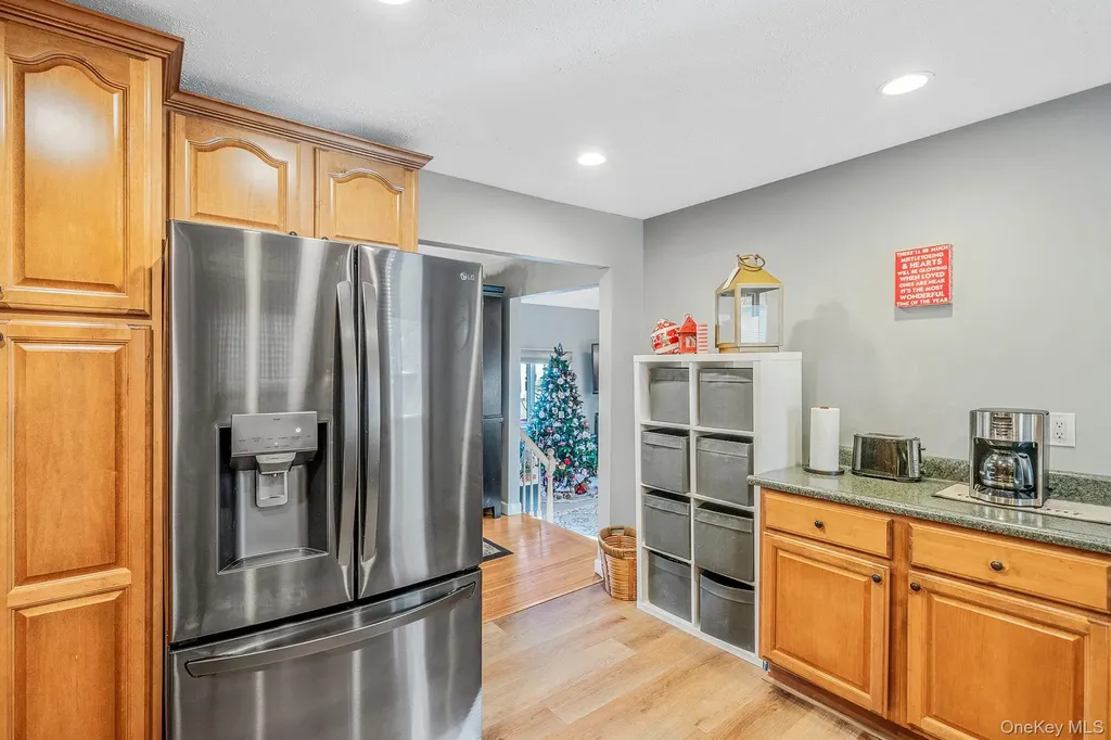 32 Rockledge Drive Shirley NY 11967