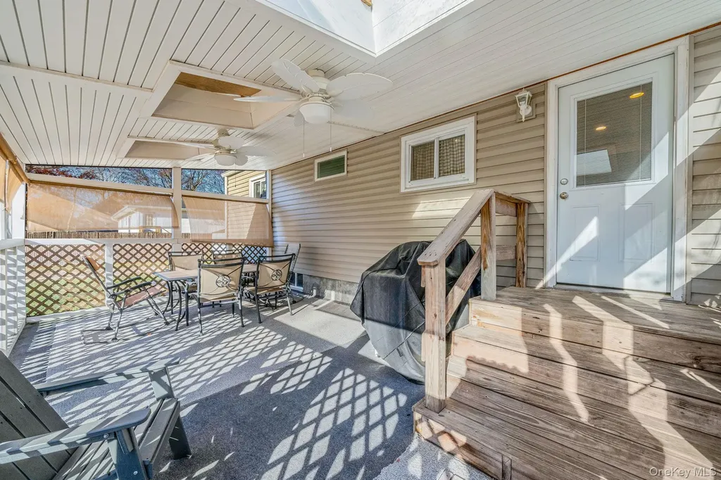 32 Rockledge Drive Shirley NY 11967