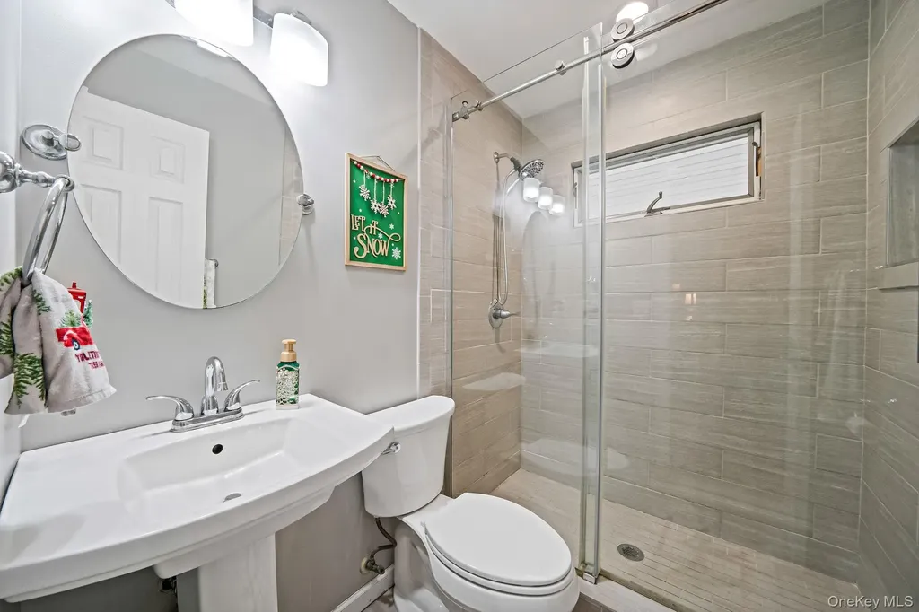 32 Rockledge Drive Shirley NY 11967