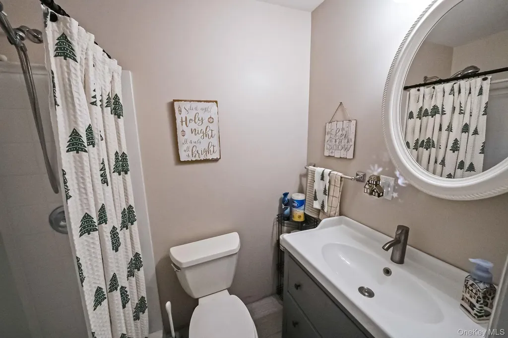 32 Rockledge Drive Shirley NY 11967