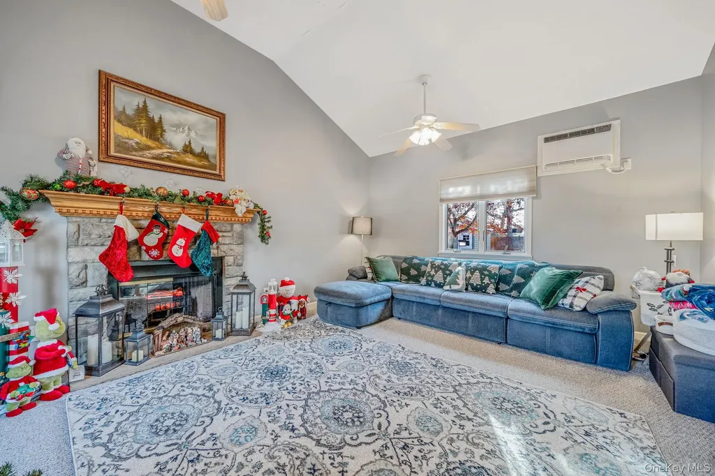32 Rockledge Drive Shirley NY 11967