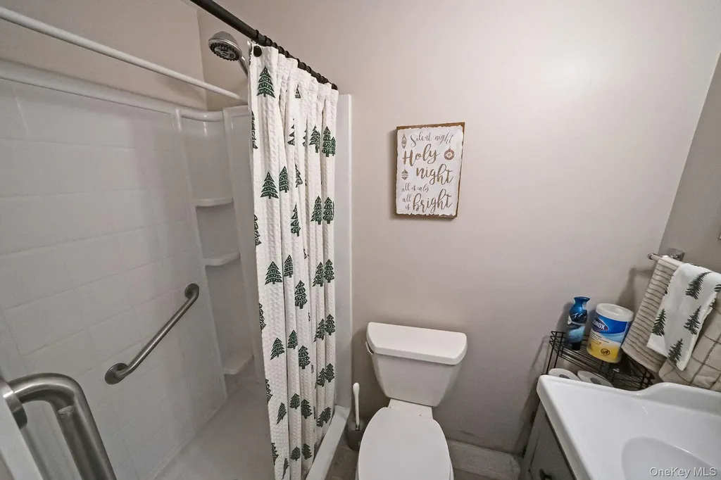32 Rockledge Drive Shirley NY 11967