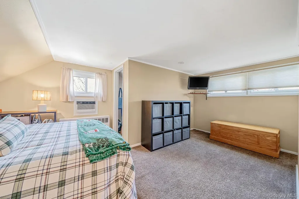 32 Rockledge Drive Shirley NY 11967