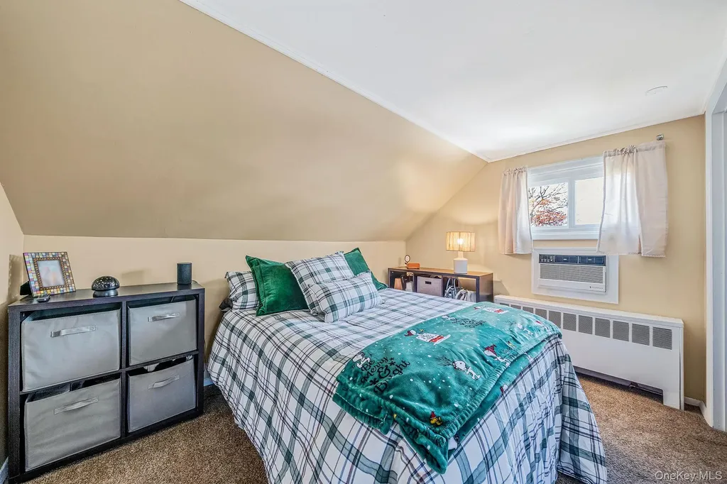 32 Rockledge Drive Shirley NY 11967