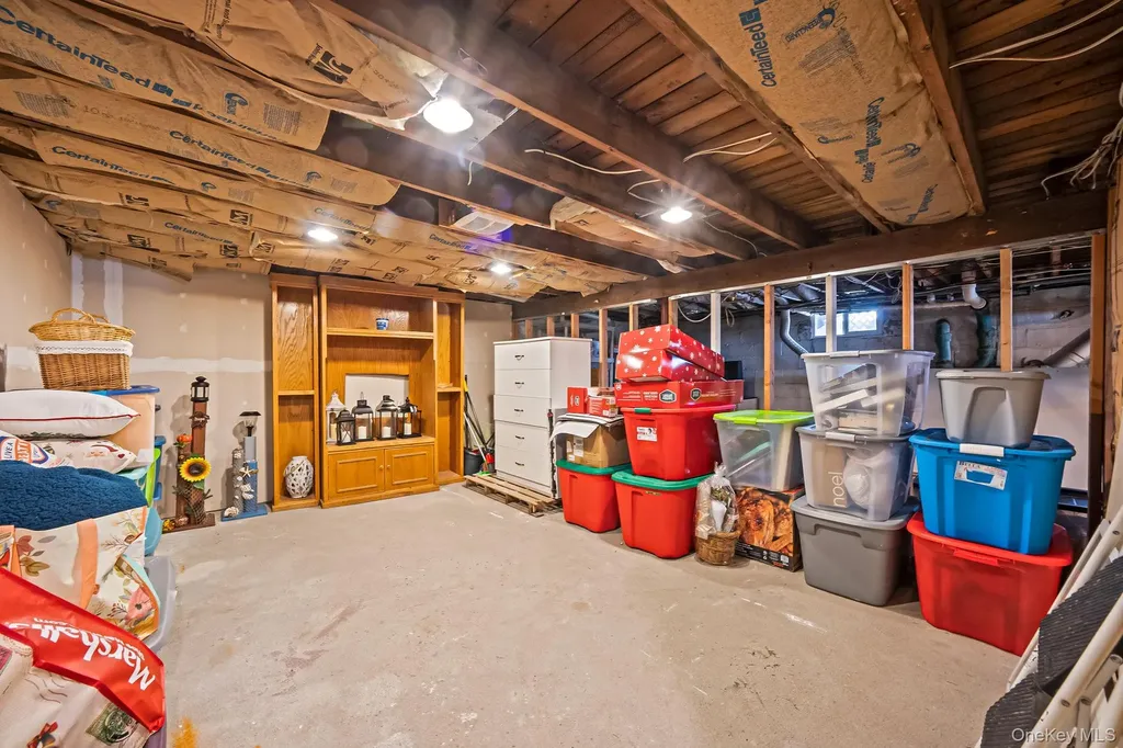 32 Rockledge Drive Shirley NY 11967