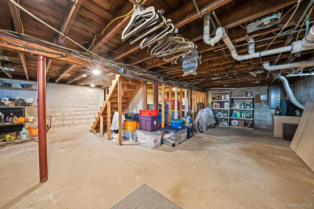 32 Rockledge Drive Shirley NY 11967