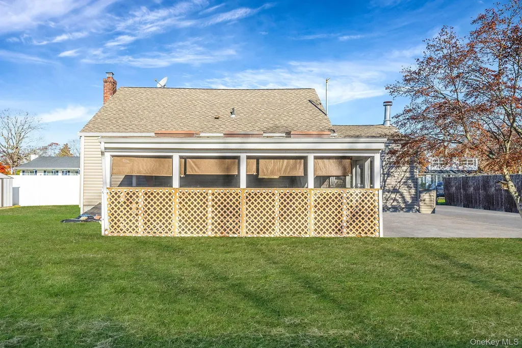 32 Rockledge Drive Shirley NY 11967