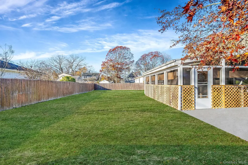 32 Rockledge Drive Shirley NY 11967