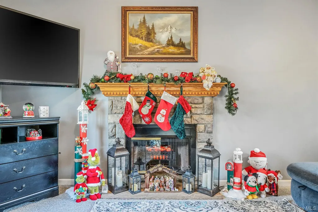 32 Rockledge Drive Shirley NY 11967