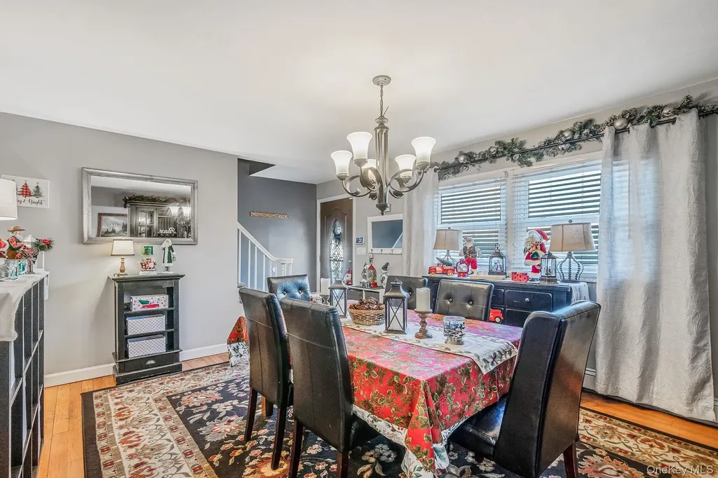 32 Rockledge Drive Shirley NY 11967