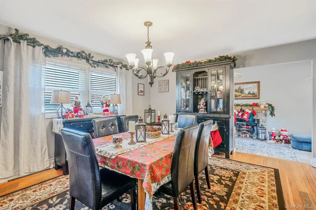 32 Rockledge Drive Shirley NY 11967
