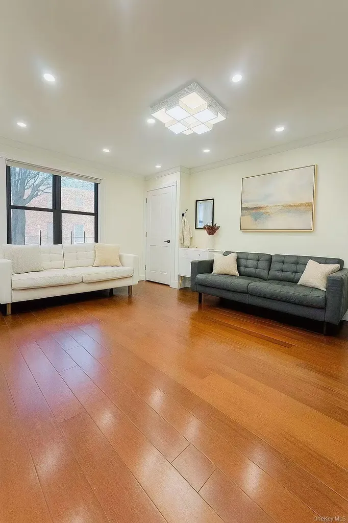 19636 67 Avenue Fresh Meadows NY 11365