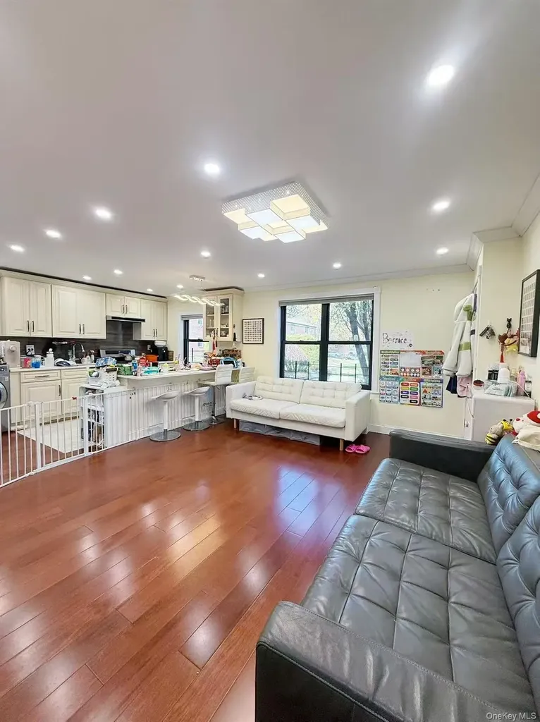 19636 67 Avenue Fresh Meadows NY 11365