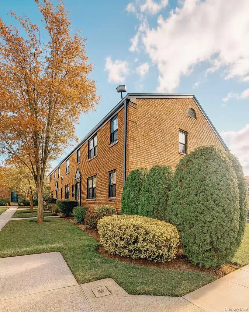 19636 67 Avenue Fresh Meadows NY 11365