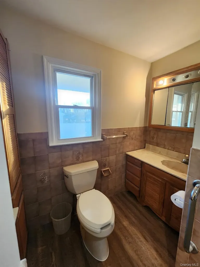 24 Poplar Place Bay Shore NY 11706