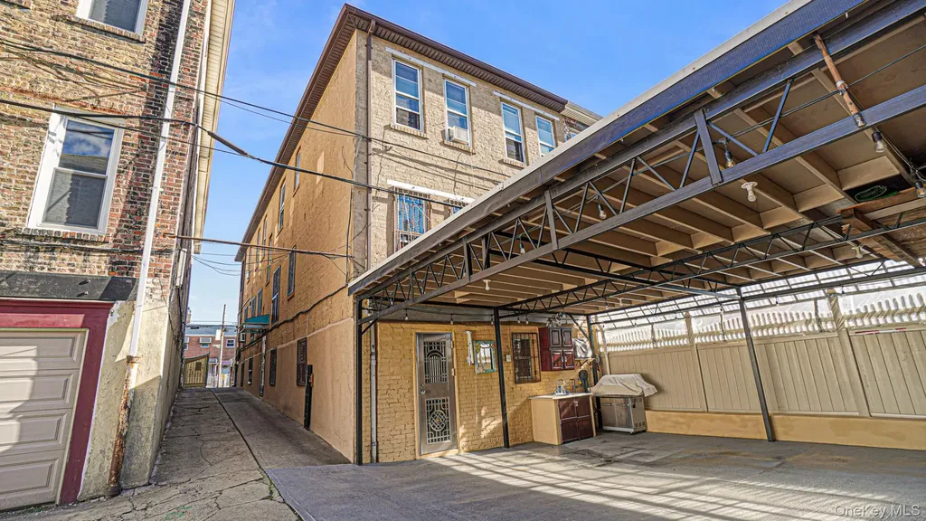 1335 Commonwealth Avenue Bronx NY 10472