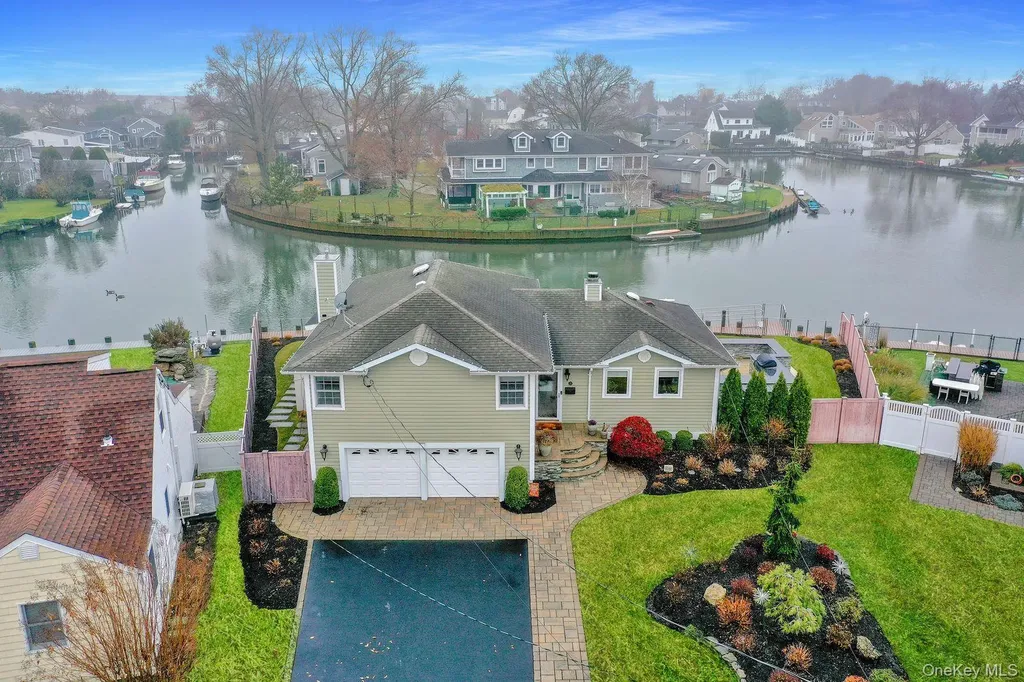 23 Biltmore Boulevard Massapequa NY 11758