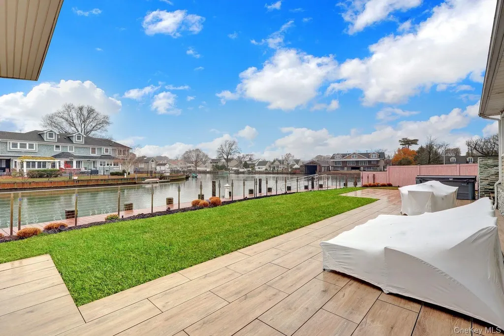 23 Biltmore Boulevard Massapequa NY 11758