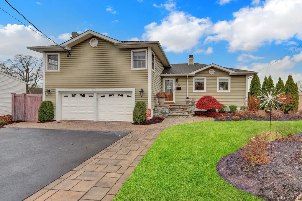 23 Biltmore Boulevard Massapequa NY 11758