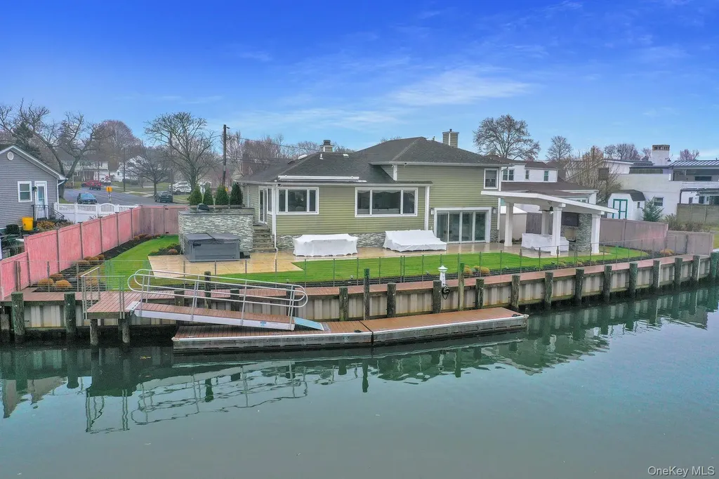 23 Biltmore Boulevard Massapequa NY 11758