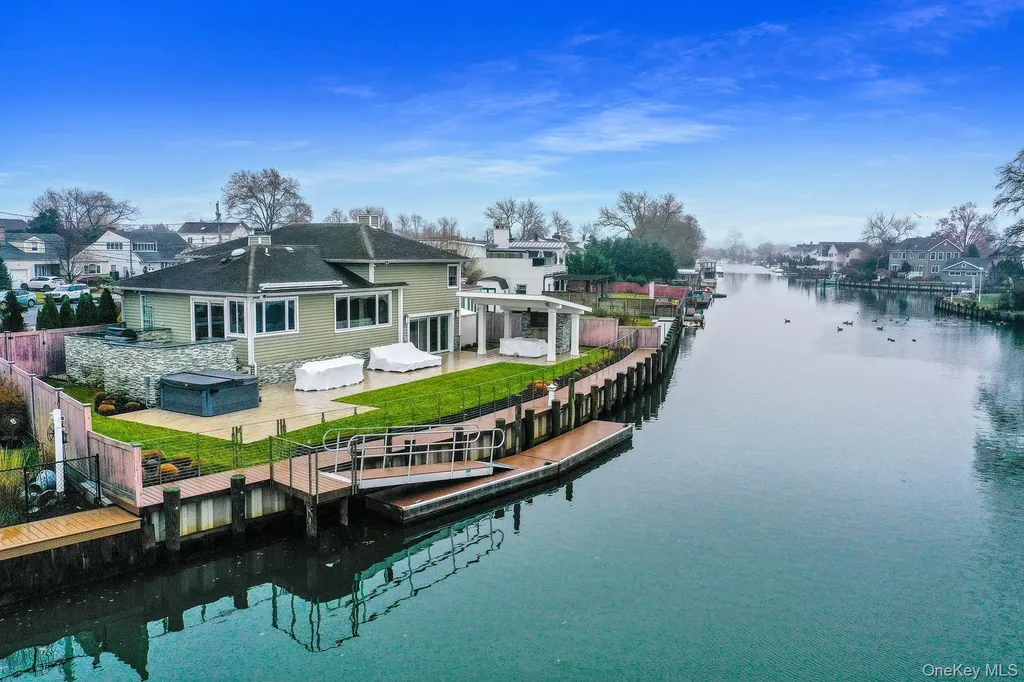 23 Biltmore Boulevard Massapequa NY 11758