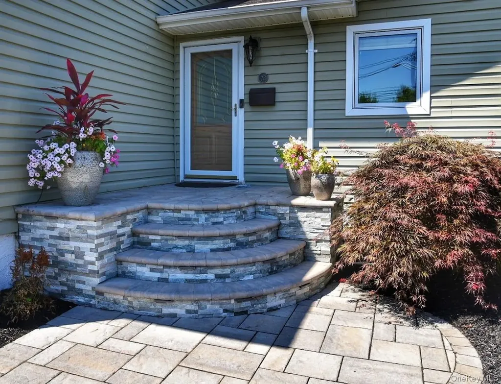 23 Biltmore Boulevard Massapequa NY 11758
