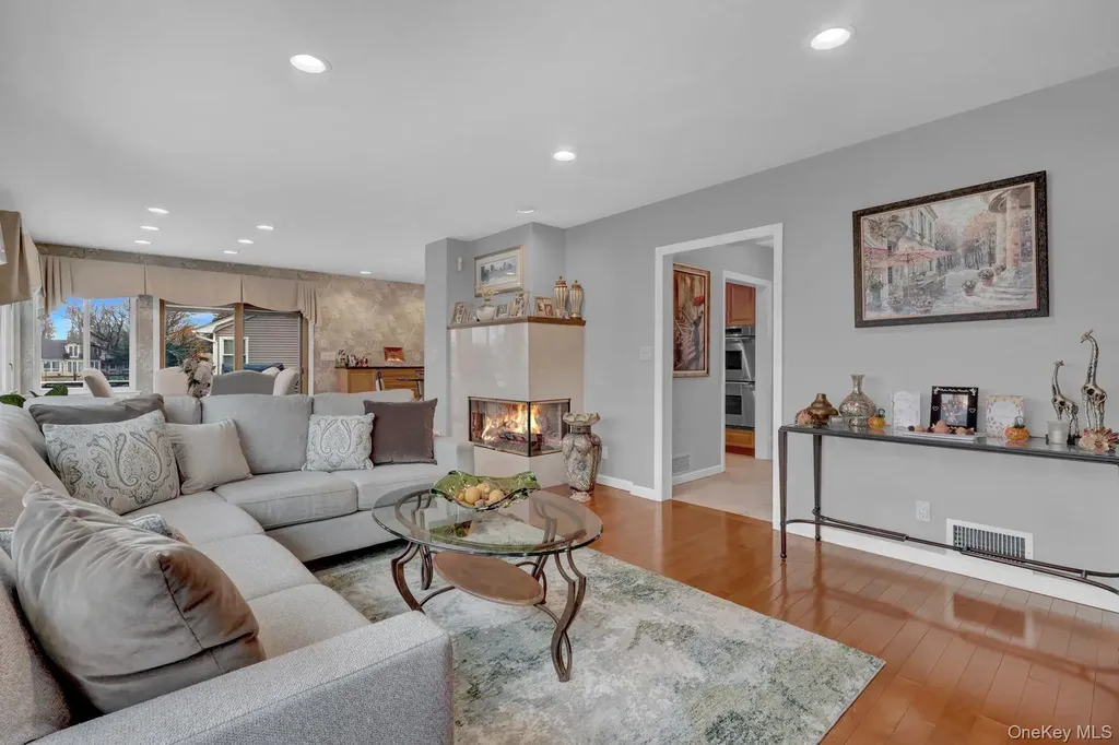 23 Biltmore Boulevard Massapequa NY 11758