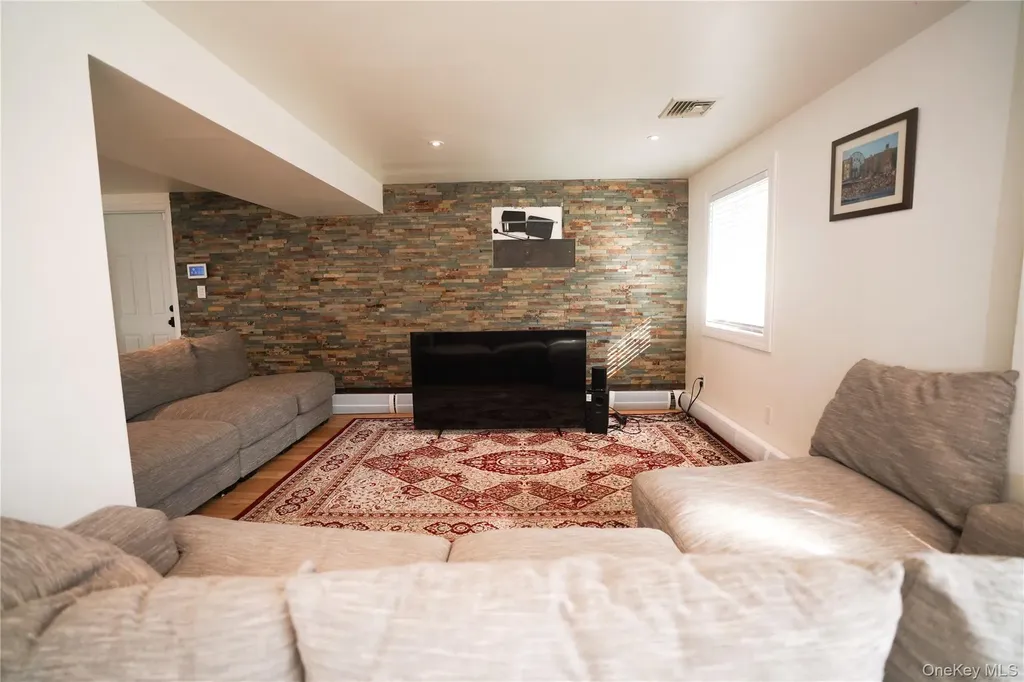 90 Rockland Drive Jericho NY 11753