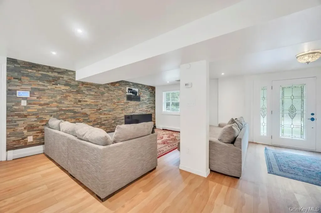 90 Rockland Drive Jericho NY 11753