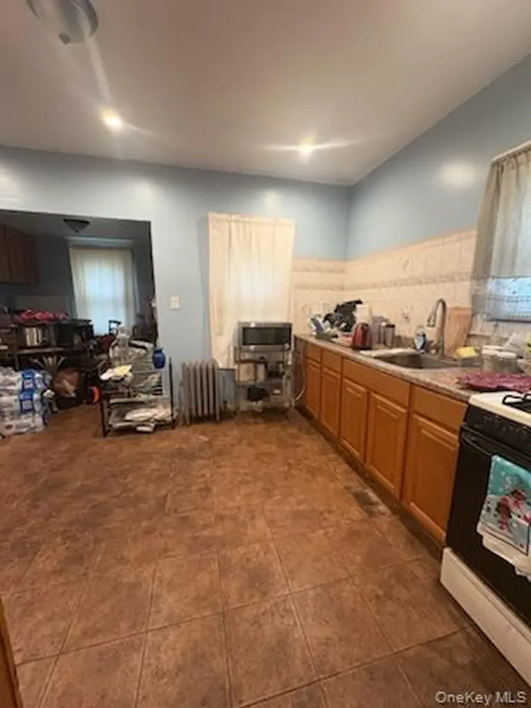 19144 113th Road Saint Albans NY 11412