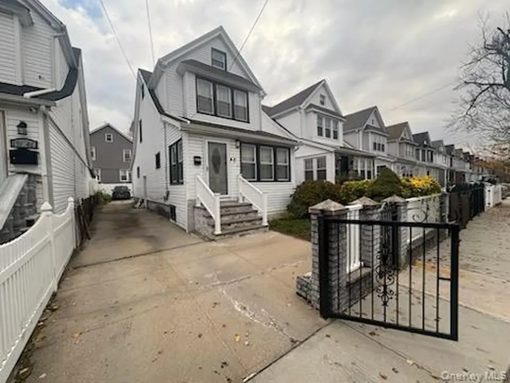 19144 113th Road Saint Albans NY 11412