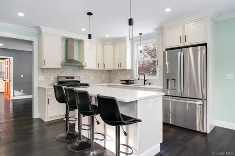 104 S Quaker Lane Hyde Park NY 12538