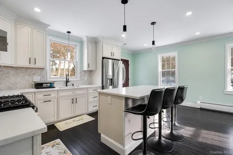 104 S Quaker Lane Hyde Park NY 12538