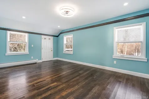 104 S Quaker Lane Hyde Park NY 12538