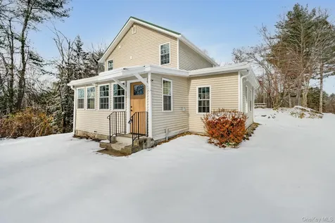 104 S Quaker Lane Hyde Park NY 12538