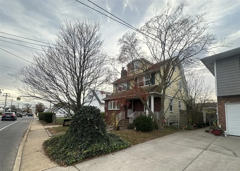 2922 Oceanside Road Oceanside NY 11572
