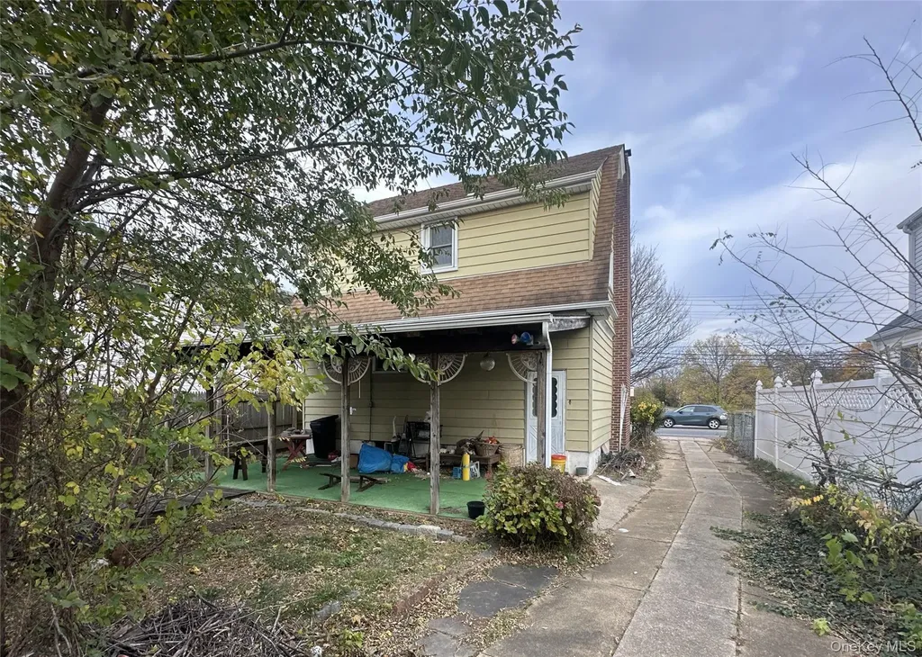 2922 Oceanside Road Oceanside NY 11572