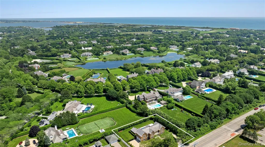 100 Narrow Lane Southampton NY 11968